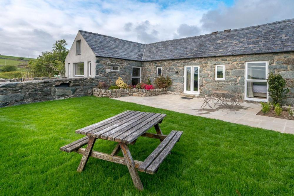 Stabal-byrdir Dyffryn Ardudwy